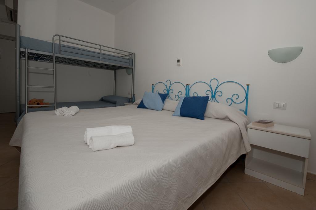 Muma Hostel SantʼAntìoco エクステリア 写真
