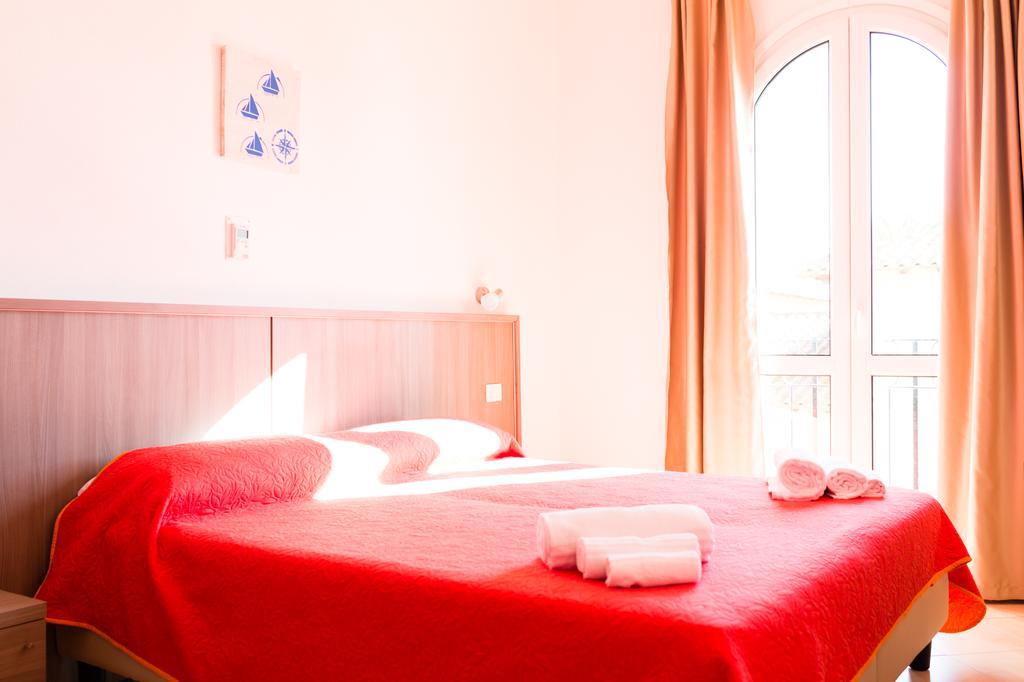 Muma Hostel SantʼAntìoco エクステリア 写真