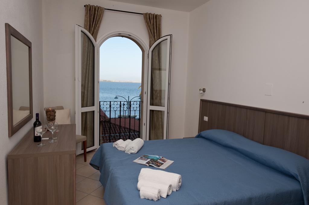 Muma Hostel SantʼAntìoco エクステリア 写真
