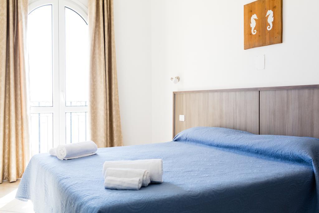 Muma Hostel SantʼAntìoco エクステリア 写真