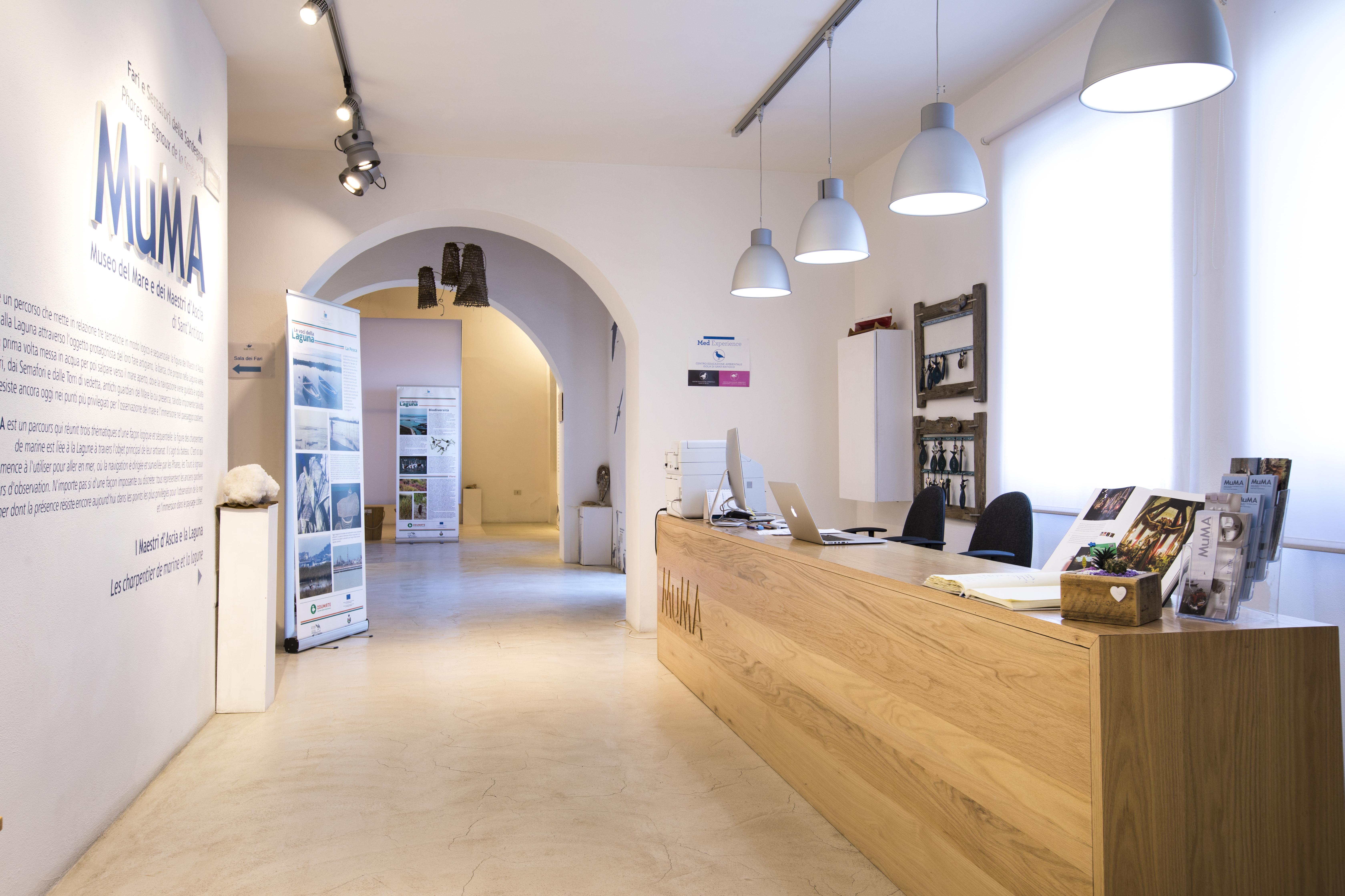 Muma Hostel SantʼAntìoco エクステリア 写真