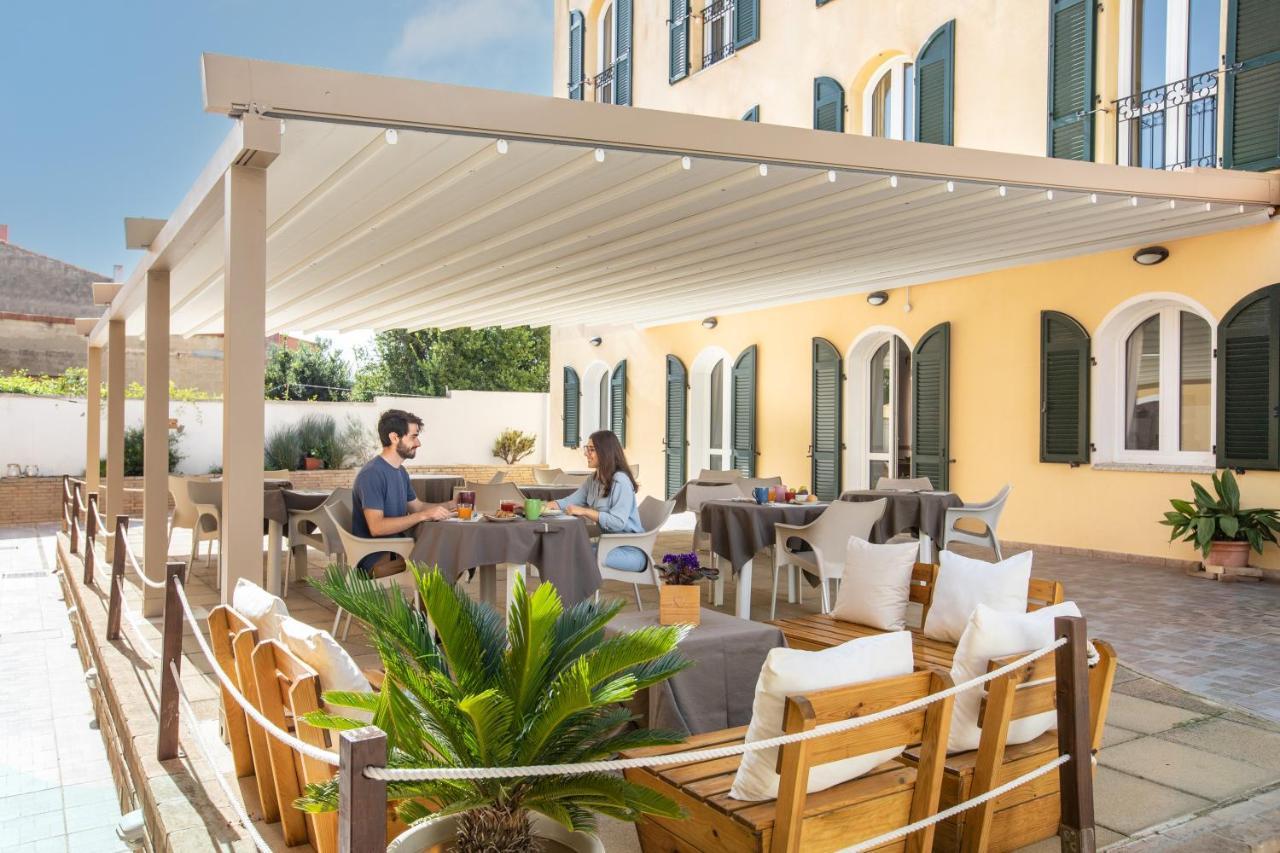 Muma Hostel SantʼAntìoco エクステリア 写真