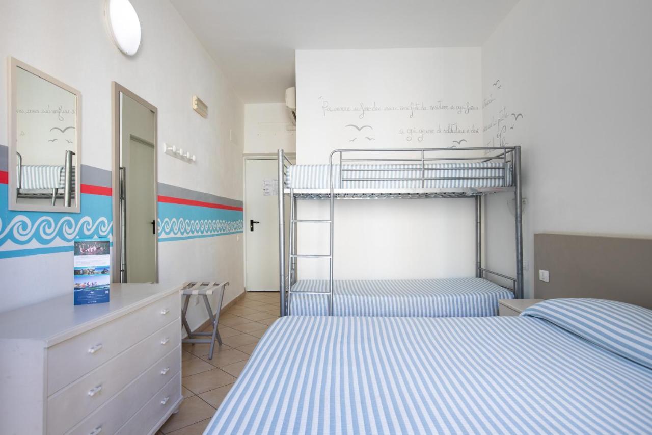 Muma Hostel SantʼAntìoco エクステリア 写真