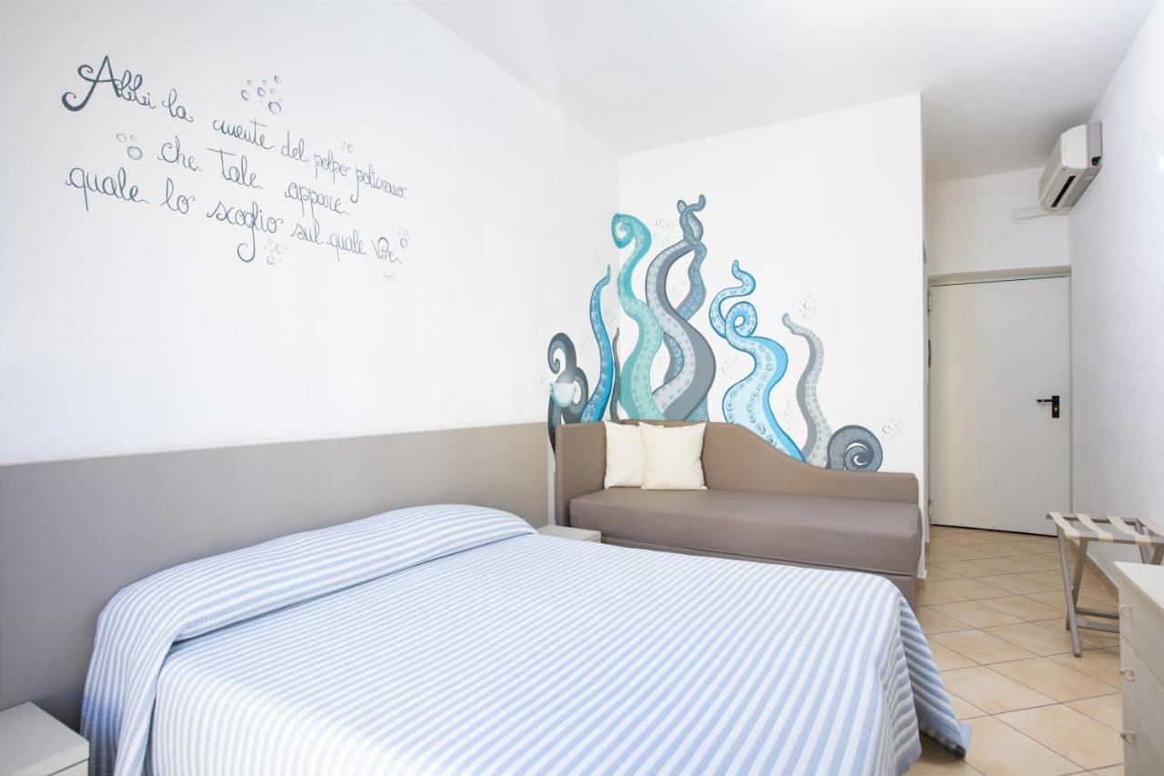 Muma Hostel SantʼAntìoco エクステリア 写真