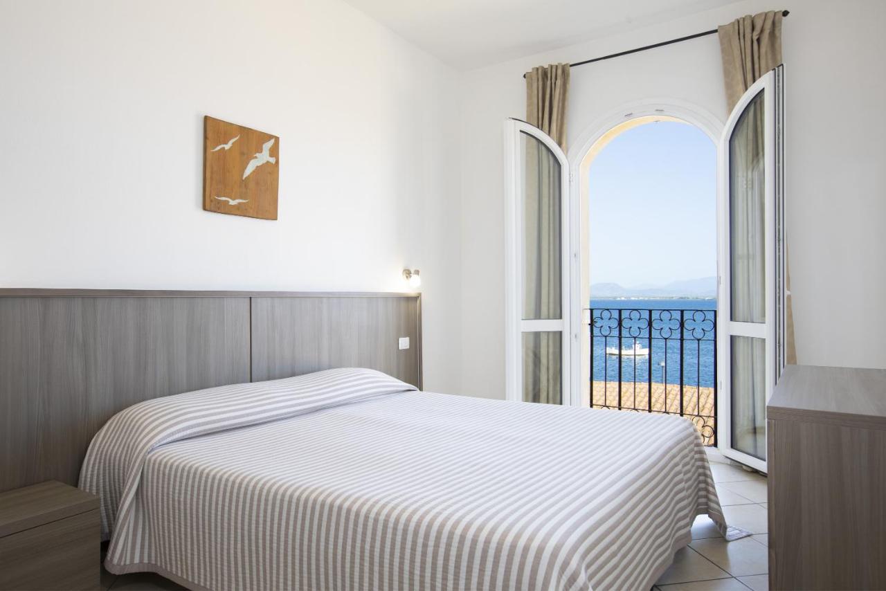Muma Hostel SantʼAntìoco エクステリア 写真