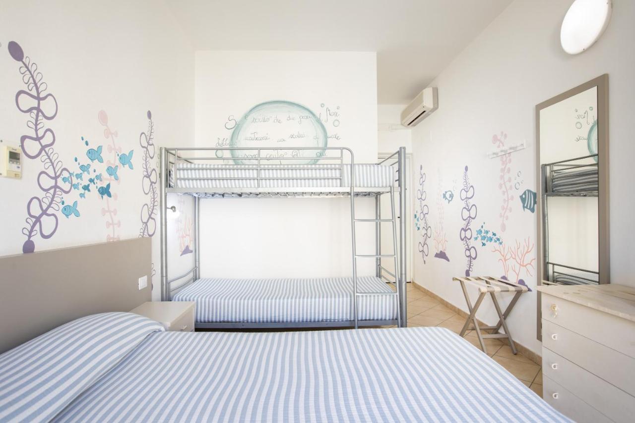 Muma Hostel SantʼAntìoco エクステリア 写真