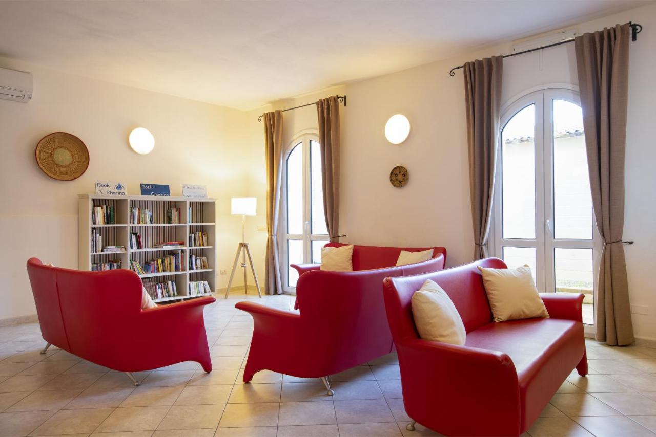 Muma Hostel SantʼAntìoco エクステリア 写真