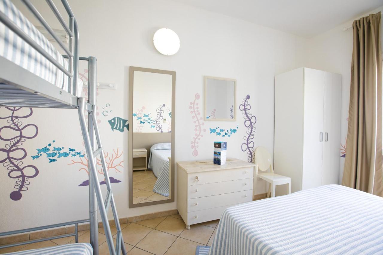 Muma Hostel SantʼAntìoco エクステリア 写真