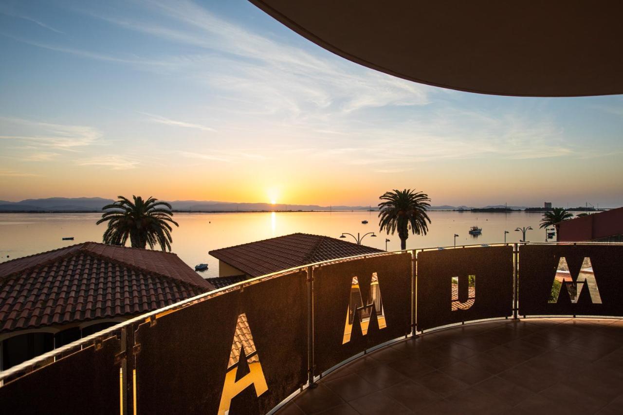Muma Hostel SantʼAntìoco エクステリア 写真