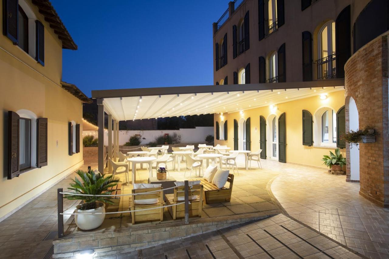 Muma Hostel SantʼAntìoco エクステリア 写真