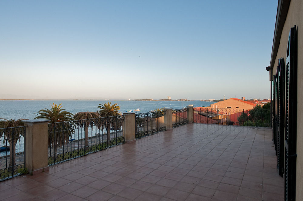 Muma Hostel SantʼAntìoco エクステリア 写真