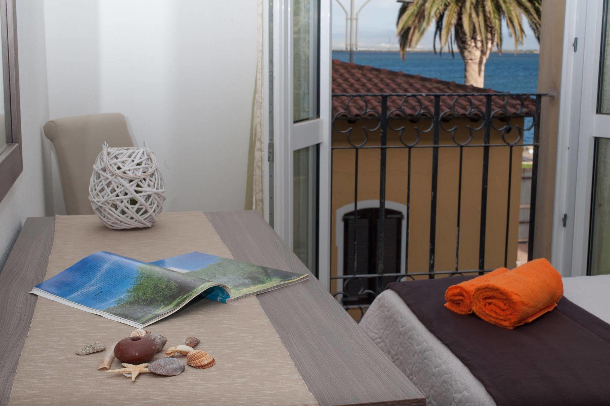 Muma Hostel SantʼAntìoco エクステリア 写真
