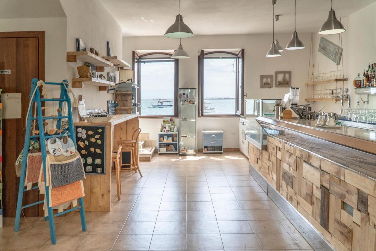 Muma Hostel SantʼAntìoco エクステリア 写真