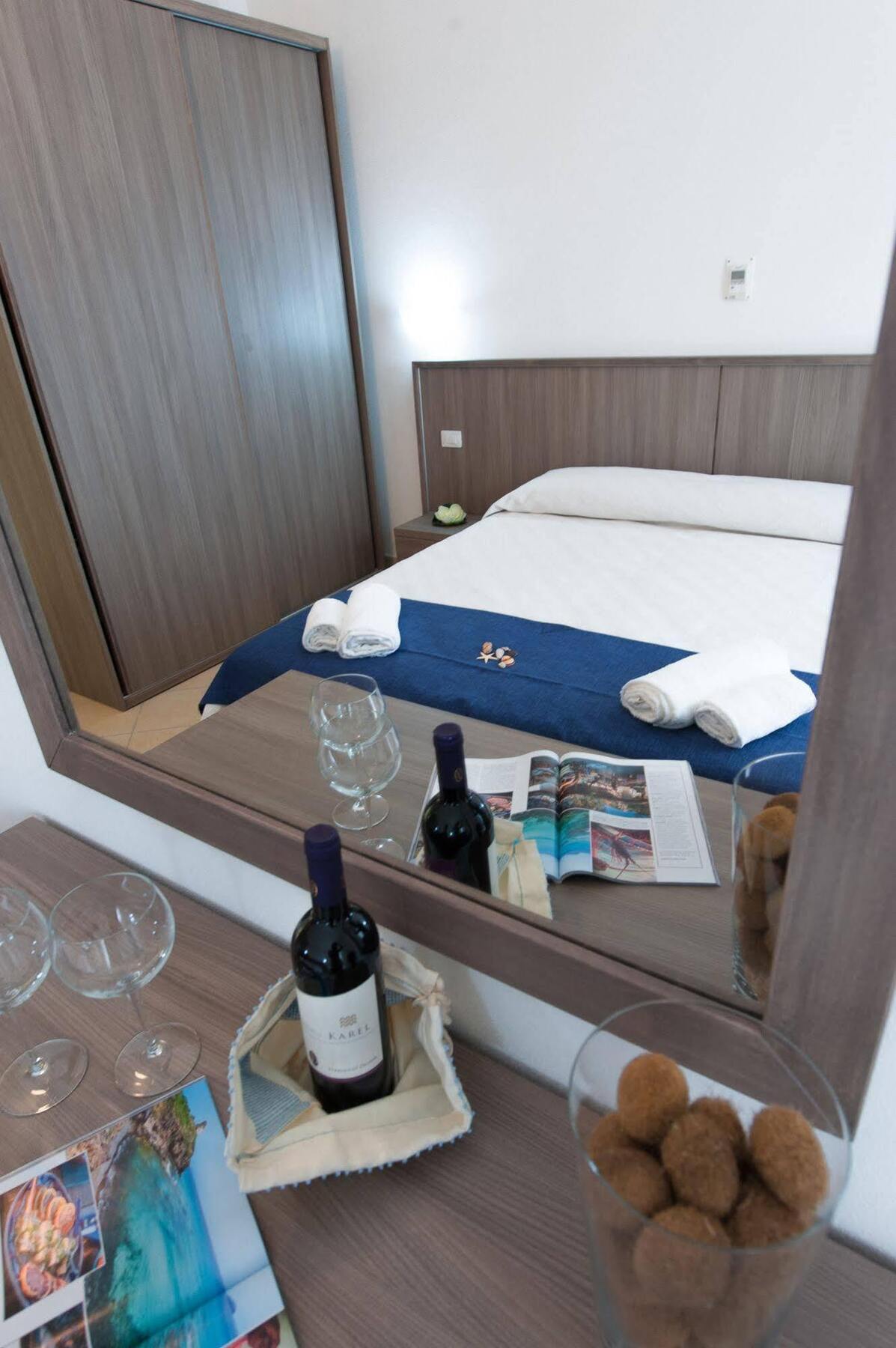 Muma Hostel SantʼAntìoco エクステリア 写真